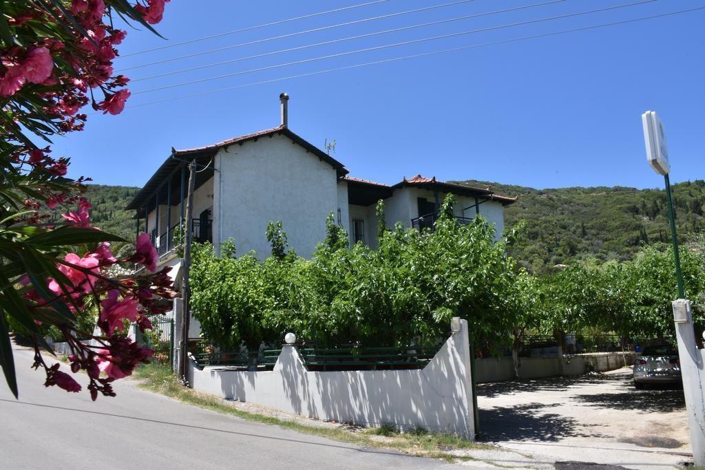 Studio Kostas Hotel Asprogerakata Buitenkant foto
